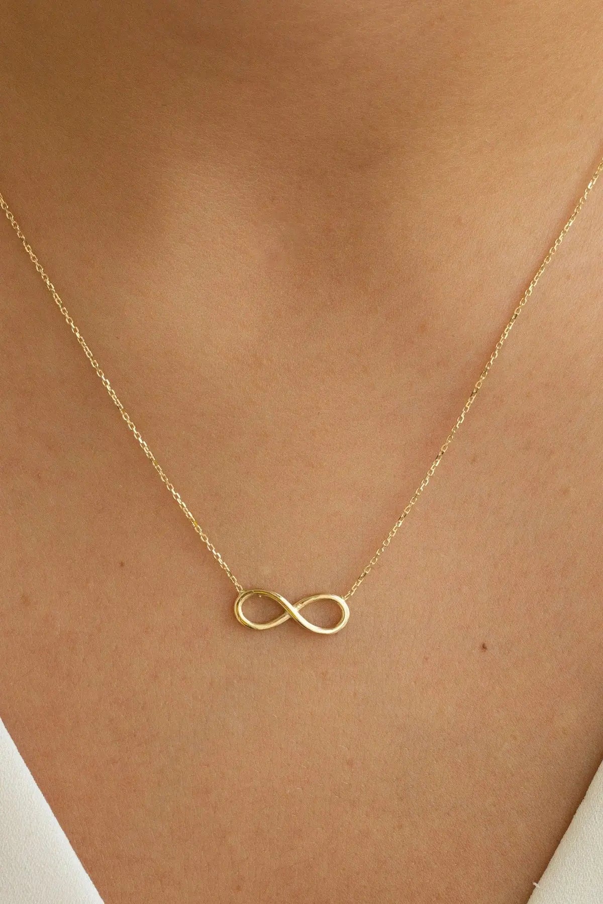 Forever Infinity Necklace VÉOURA