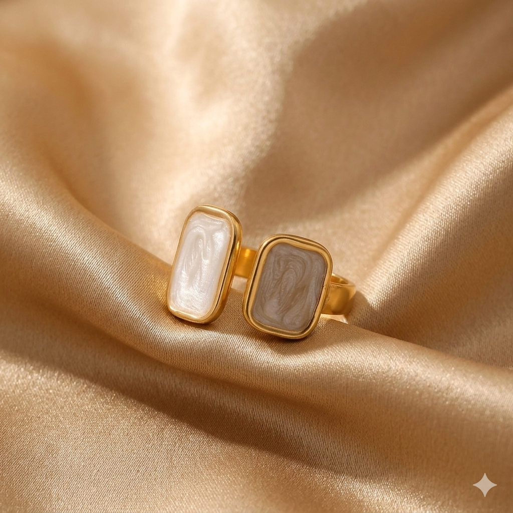 White Blocked Ring VÉOURA