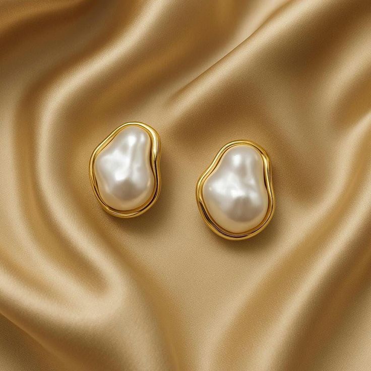 Pearl Boss Earrings VÉOURA