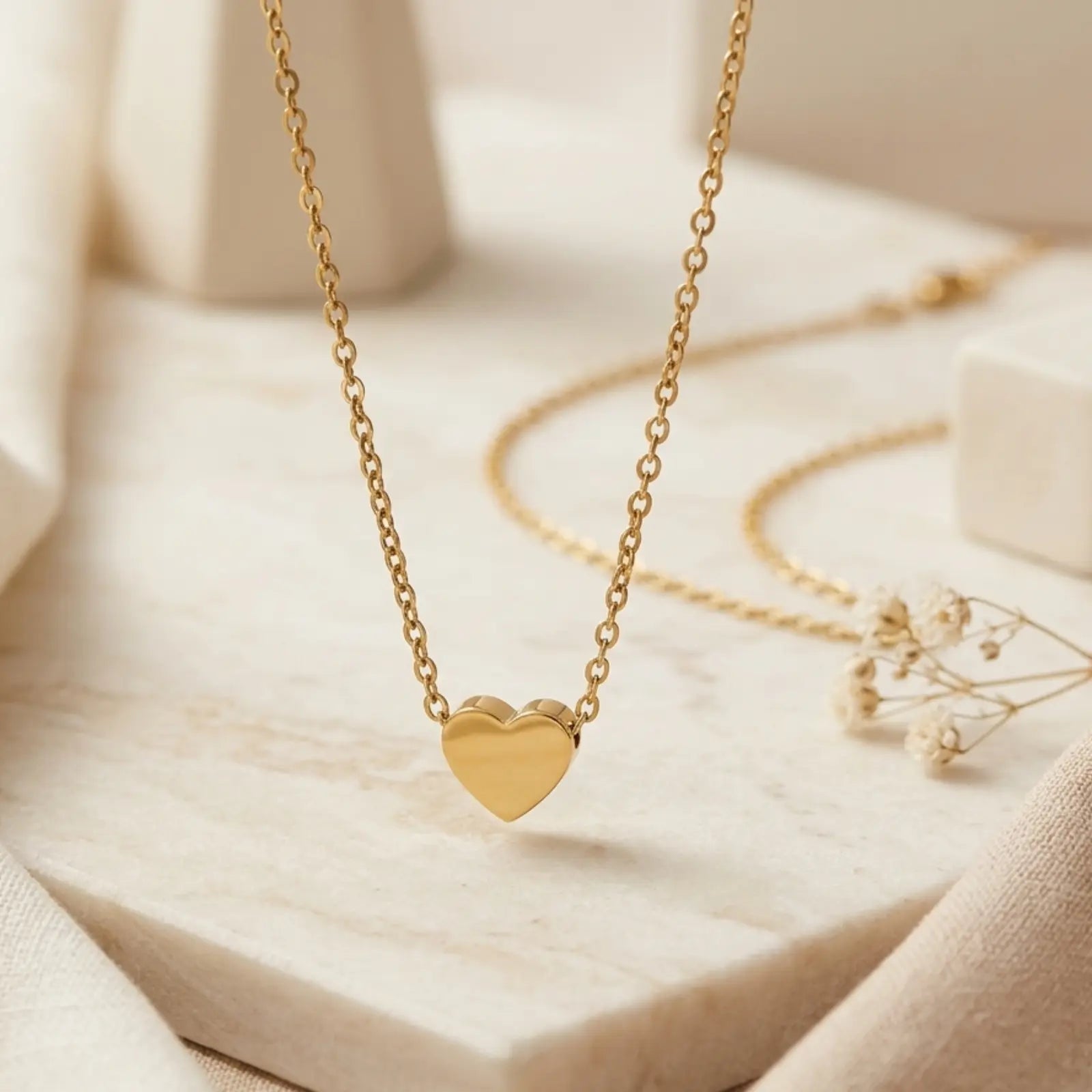Classic Heart Necklace VÉOURA